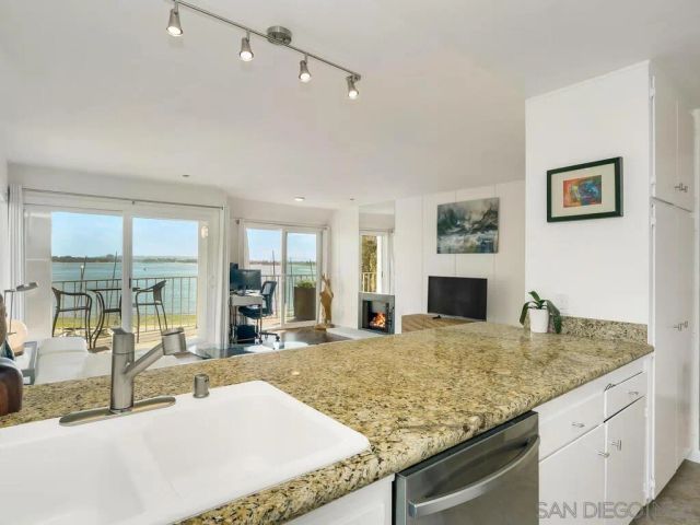 1251 Parker Pl 2N, San Diego, CA 92109