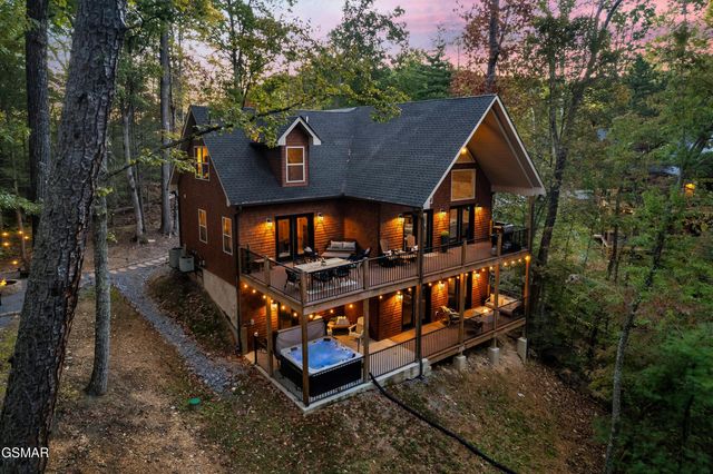 1325 Harmony Way, Sevierville, TN 37876