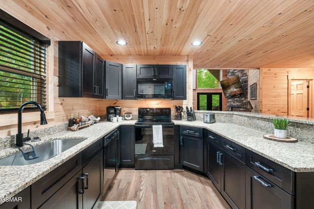 1325 Harmony Way, Sevierville, TN 37876