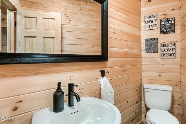 1325 Harmony Way, Sevierville, TN 37876