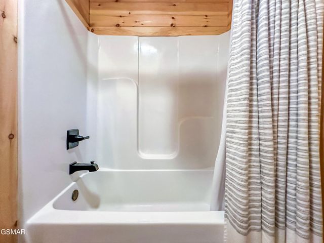 1325 Harmony Way, Sevierville, TN 37876