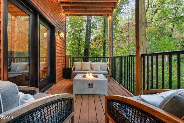 1325 Harmony Way, Sevierville, TN 37876