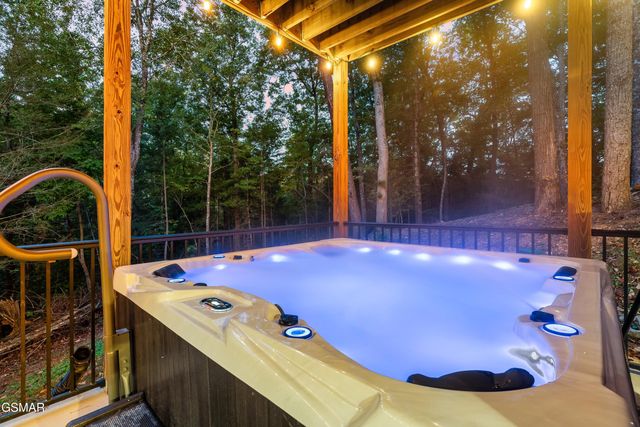 1325 Harmony Way, Sevierville, TN 37876