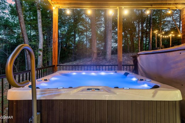 1325 Harmony Way, Sevierville, TN 37876
