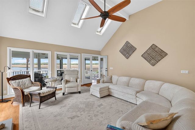 1034 NE Heron Place, Townsend, GA 31331