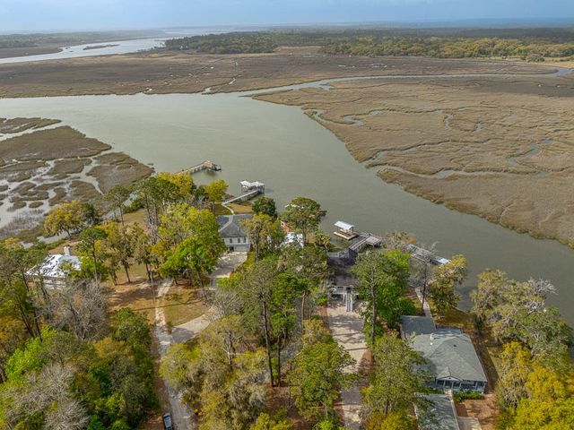 1034 NE Heron Place, Townsend, GA 31331