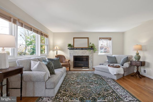 715 PARK ST SE, Vienna, VA 22180