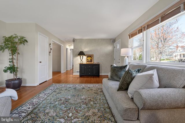 715 PARK ST SE, Vienna, VA 22180