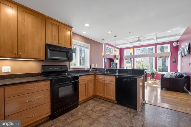 715 PARK ST SE, Vienna, VA 22180