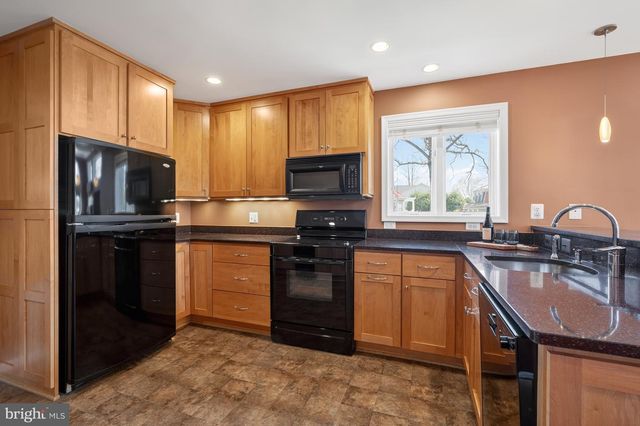 715 PARK ST SE, Vienna, VA 22180