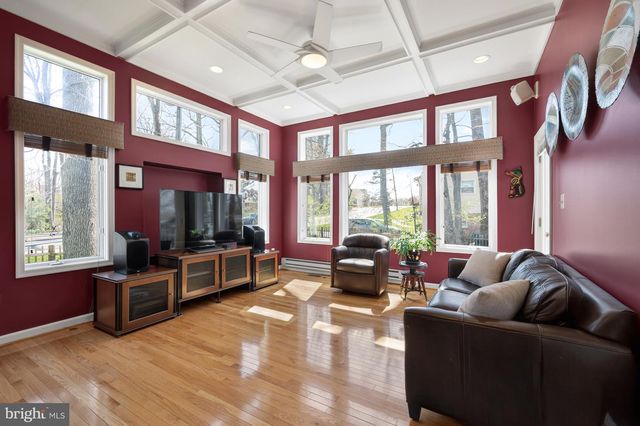 715 PARK ST SE, Vienna, VA 22180