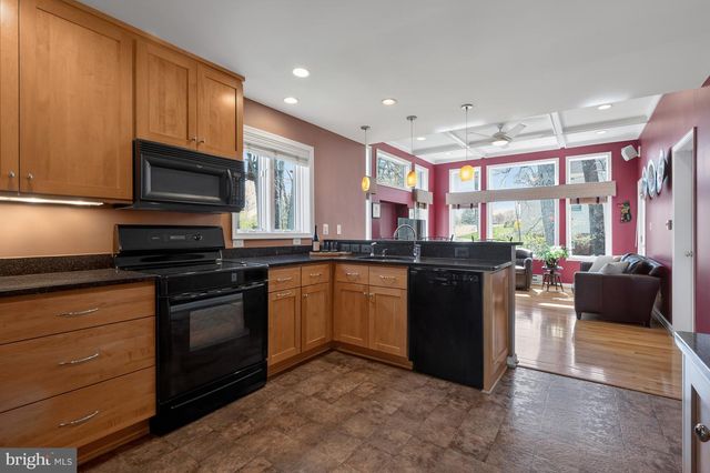 715 PARK ST SE, Vienna, VA 22180