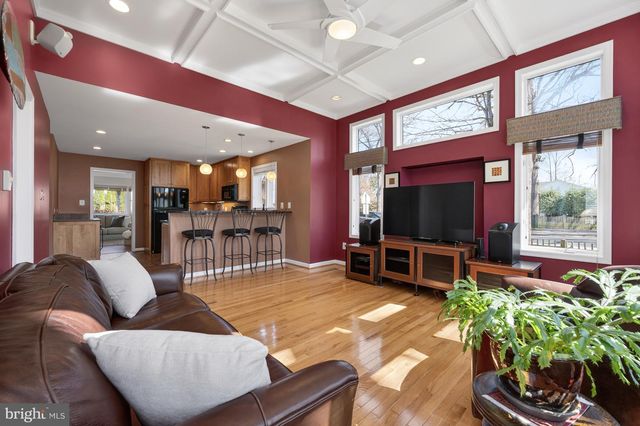 715 PARK ST SE, Vienna, VA 22180