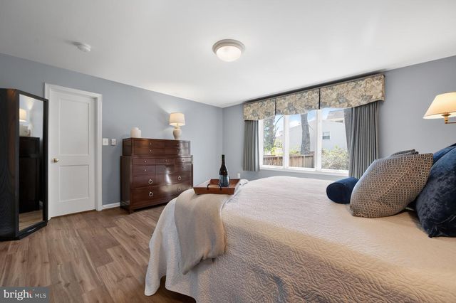 715 PARK ST SE, Vienna, VA 22180