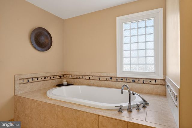 715 PARK ST SE, Vienna, VA 22180