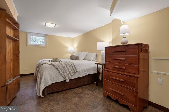 715 PARK ST SE, Vienna, VA 22180