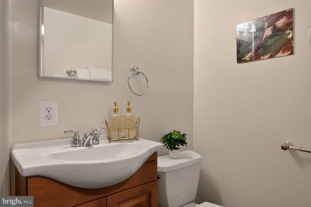 715 PARK ST SE, Vienna, VA 22180