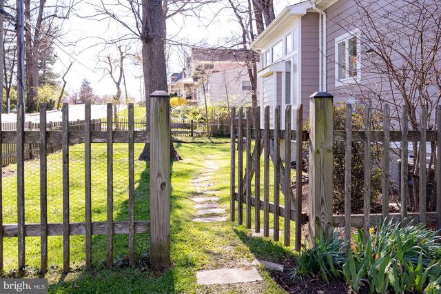 715 PARK ST SE, Vienna, VA 22180