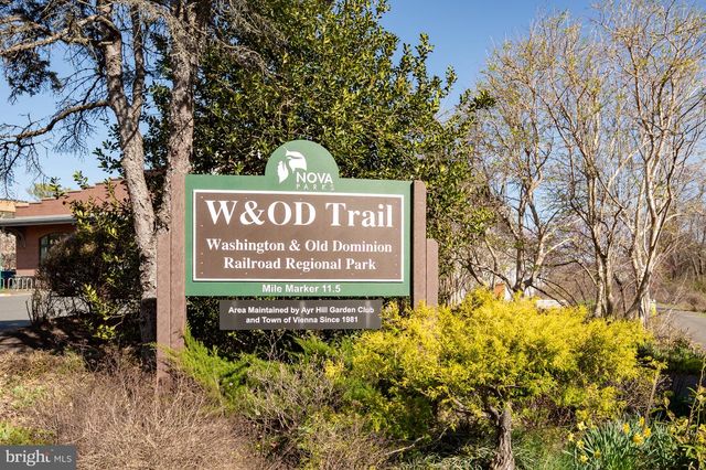 715 PARK ST SE, Vienna, VA 22180