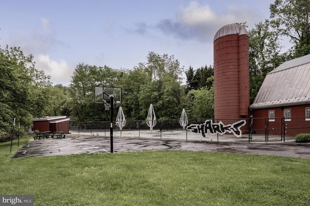 715 PARK ST SE, Vienna, VA 22180