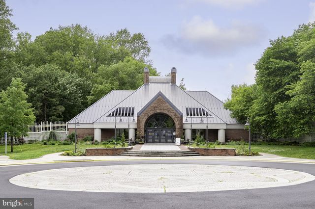 715 PARK ST SE, Vienna, VA 22180