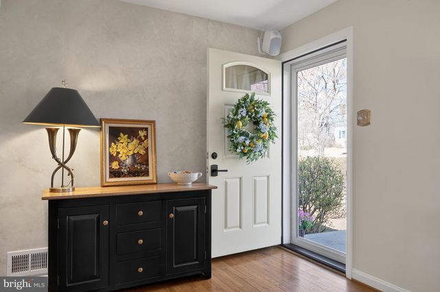 715 PARK ST SE, Vienna, VA 22180