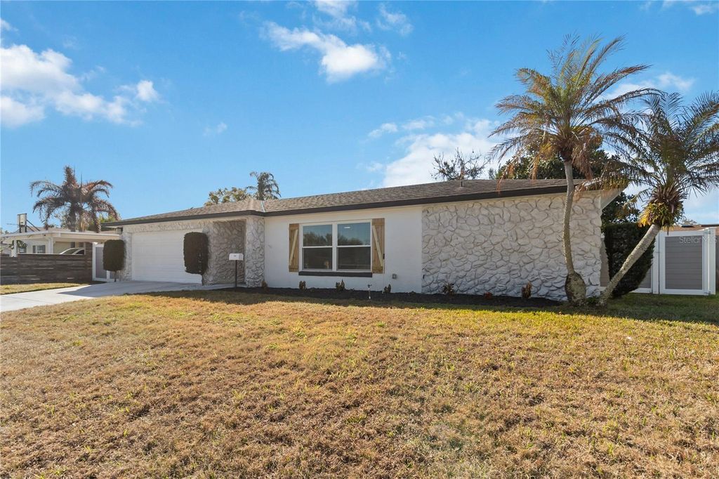 Image 2 of property listing at 1220 BONNIE LOU DRIVE, Orlando, FL 32809