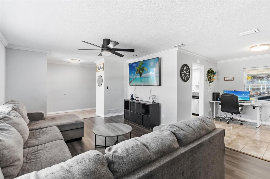 Image 11 of property listing at 1220 BONNIE LOU DRIVE, Orlando, FL 32809