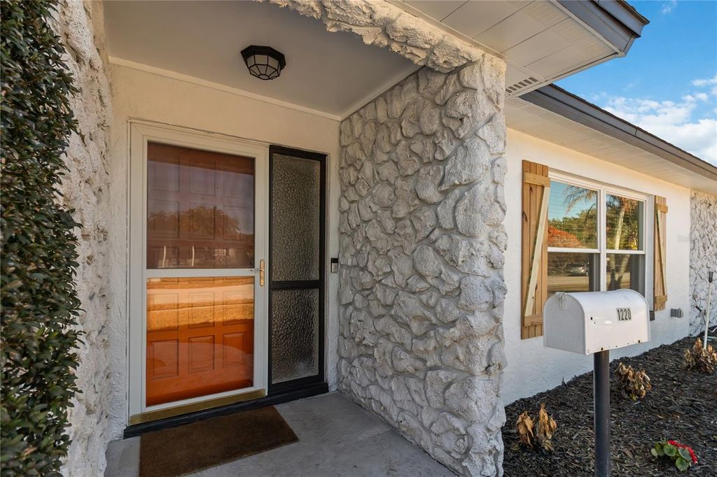 Image 4 of property listing at 1220 BONNIE LOU DRIVE, Orlando, FL 32809