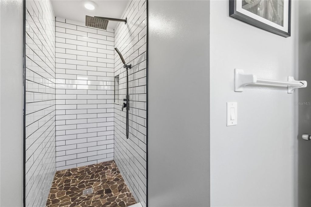 Image 36 of property listing at 1220 BONNIE LOU DRIVE, Orlando, FL 32809