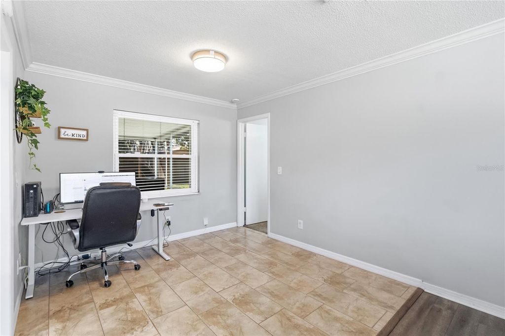 Image 10 of property listing at 1220 BONNIE LOU DRIVE, Orlando, FL 32809