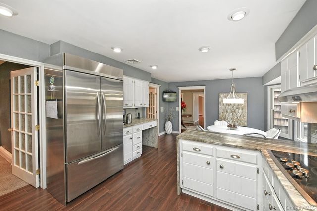 3 Pewter Place, Dix Hills, NY 11746