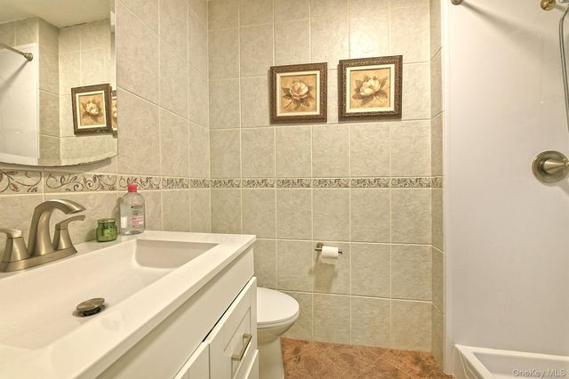 3 Pewter Place, Dix Hills, NY 11746