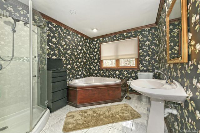 3 Pewter Place, Dix Hills, NY 11746