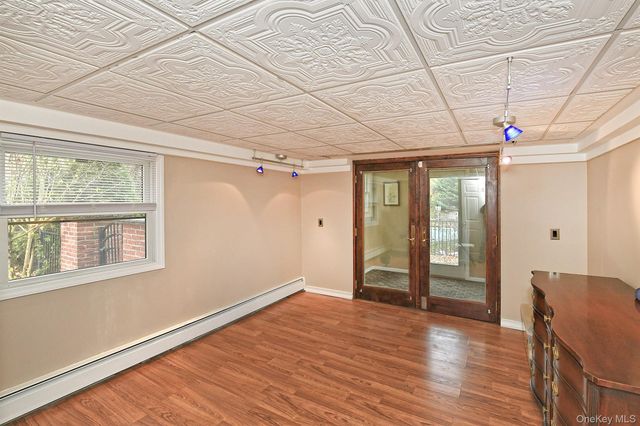 3 Pewter Place, Dix Hills, NY 11746