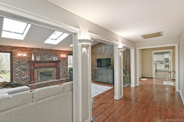 3 Pewter Place, Dix Hills, NY 11746