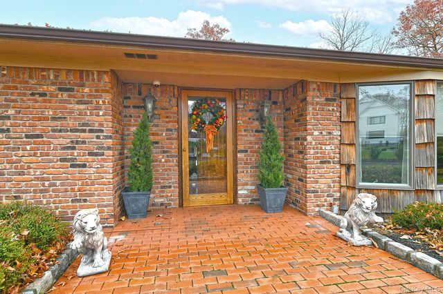 3 Pewter Place, Dix Hills, NY 11746