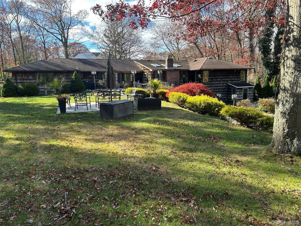 3 Pewter Place, Dix Hills, NY 11746