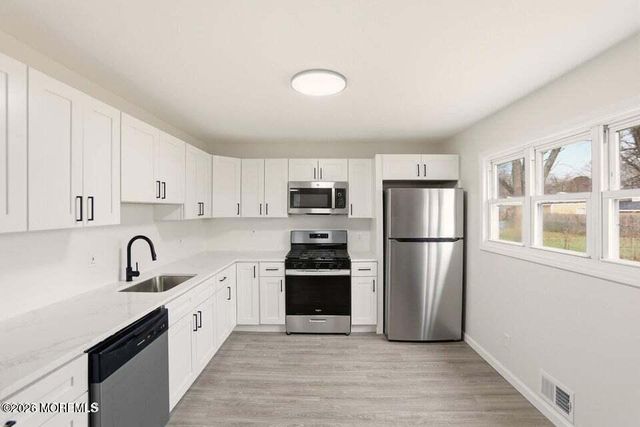 28 Brandies Road, Toms River, NJ 08757