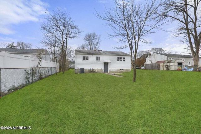 28 Brandies Road, Toms River, NJ 08757