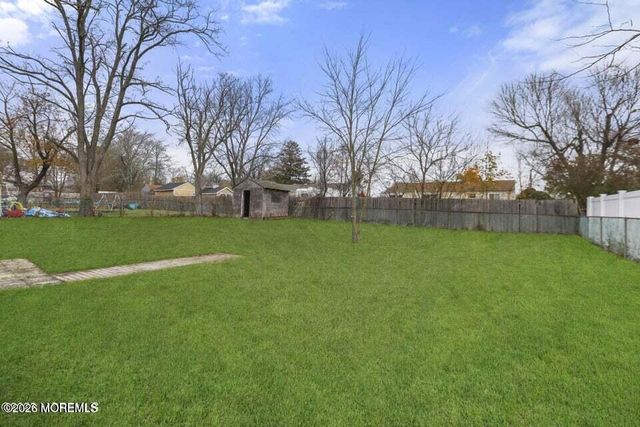 28 Brandies Road, Toms River, NJ 08757