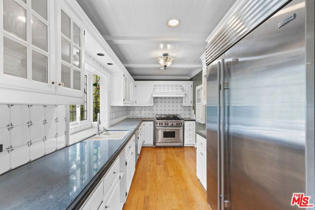 1625 Opechee Way, Glendale, CA 91208