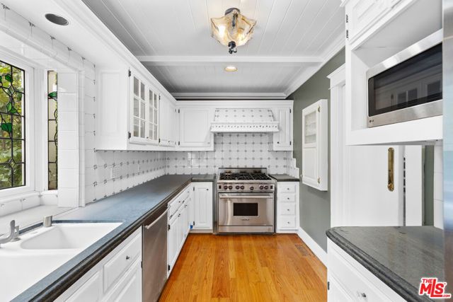 1625 Opechee Way, Glendale, CA 91208