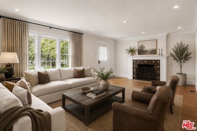 1625 Opechee Way, Glendale, CA 91208