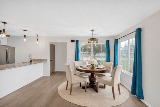 7636 Creek Bend 7636, Rockford, IL 61114