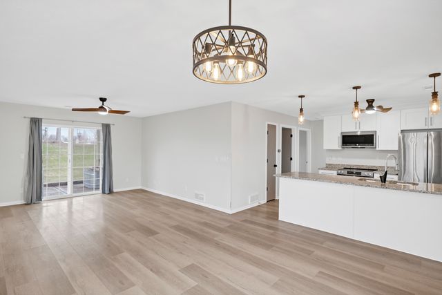 7636 Creek Bend 7636, Rockford, IL 61114