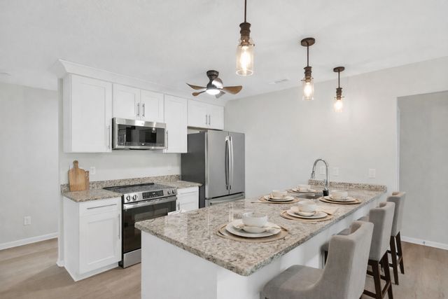 7636 Creek Bend 7636, Rockford, IL 61114