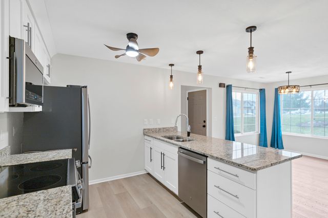 7636 Creek Bend 7636, Rockford, IL 61114