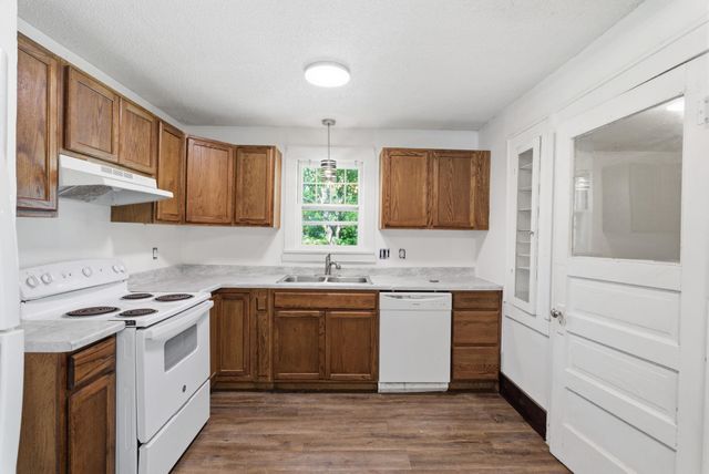 2458 W 3rd, Wichita, KS 67203