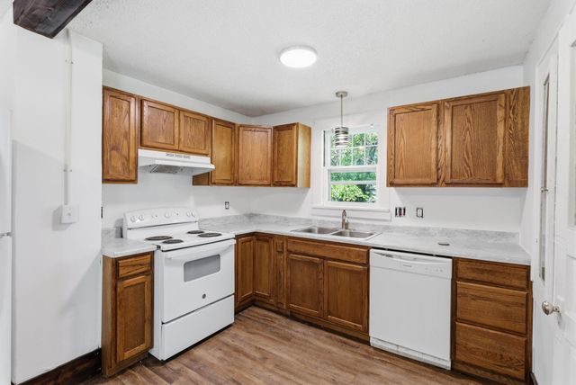 2458 W 3rd, Wichita, KS 67203